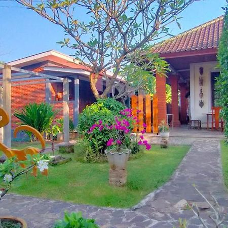 Tunjung Guest House Lovina Beach Pabean Buleleng Exterior foto