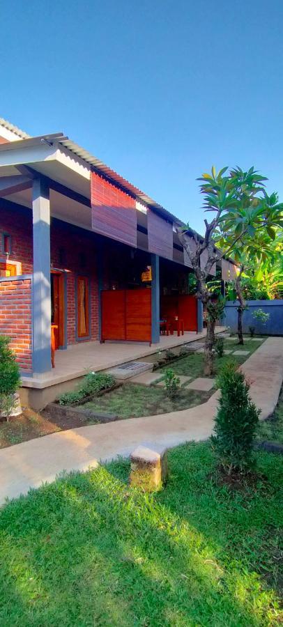 Tunjung Guest House Lovina Beach Pabean Buleleng Exterior foto
